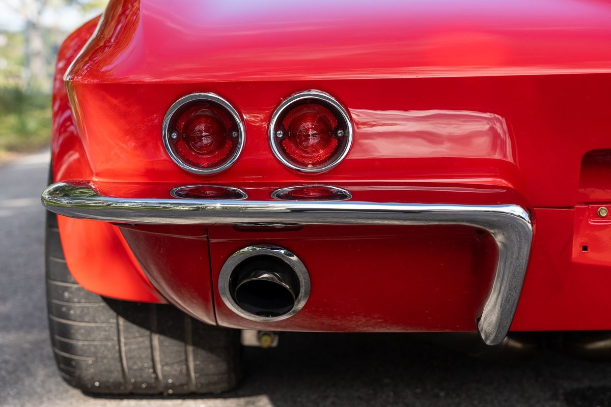 Chevrolet-Corvette-1963-Coupe-13