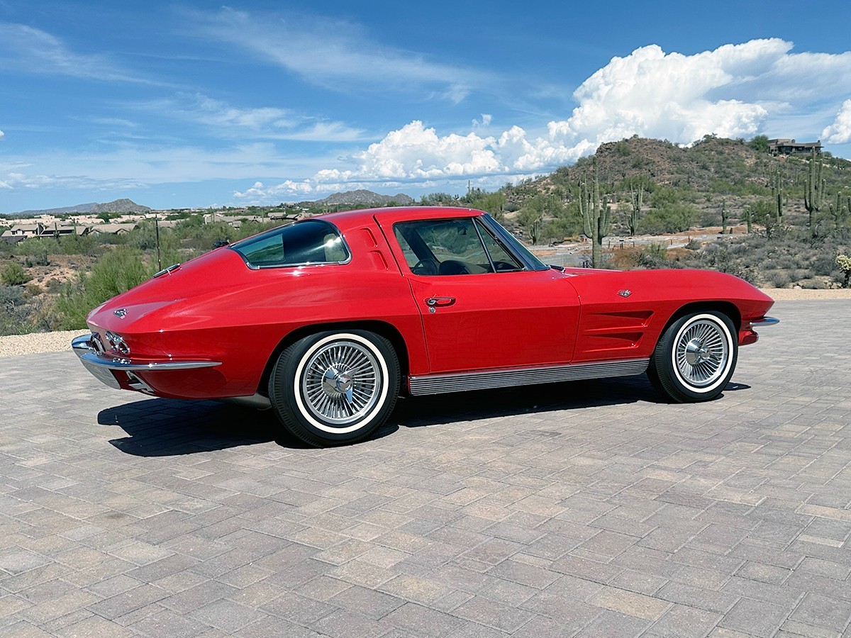 Chevrolet-Corvette-1963-Coupe-13