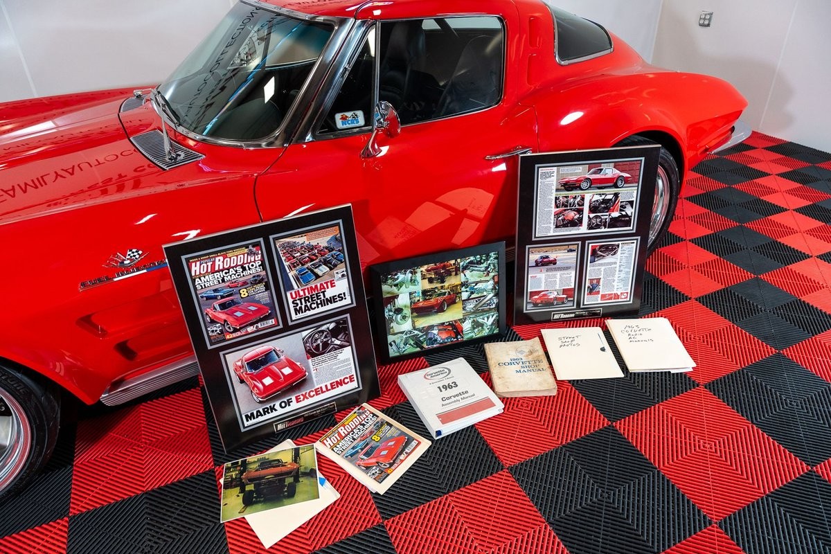 Chevrolet-Corvette-1963-Coupe-15