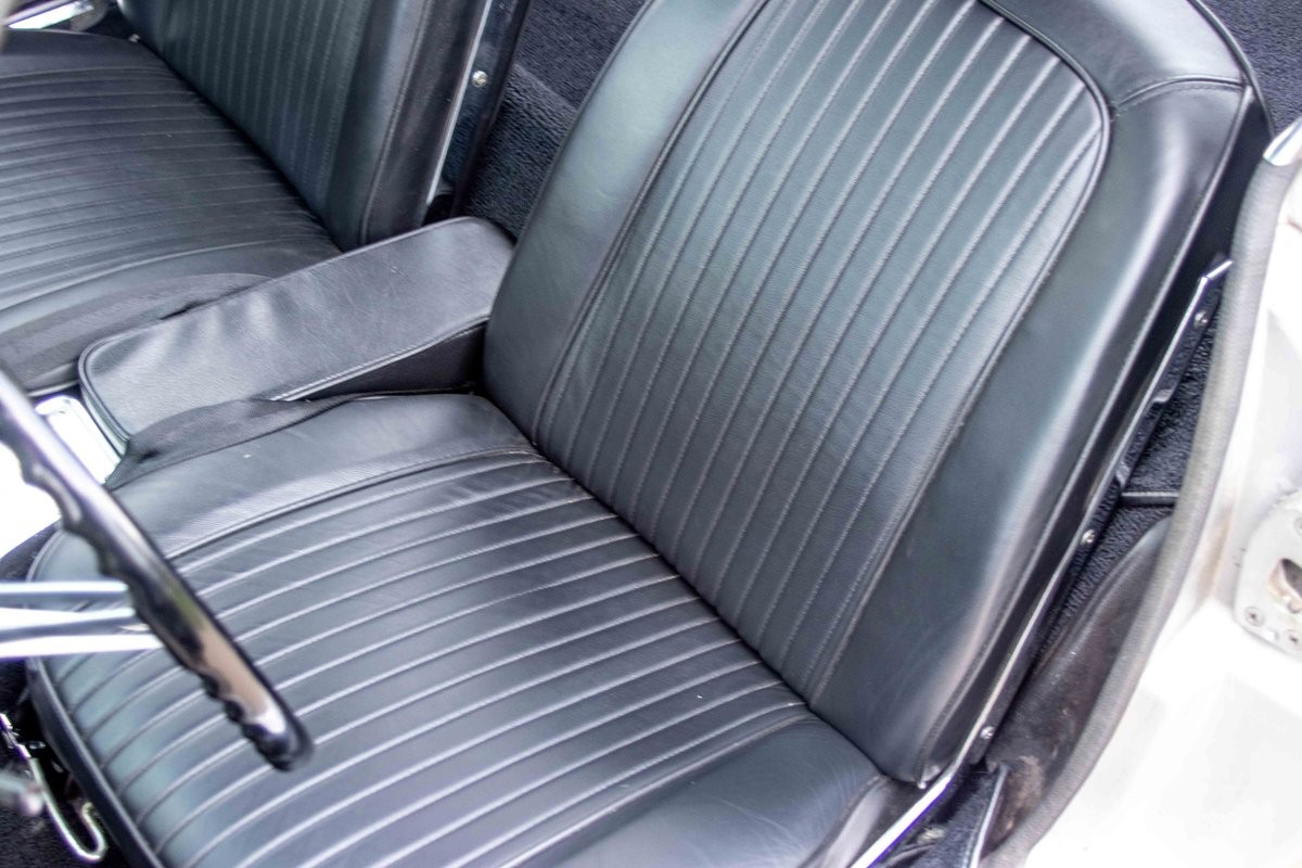Chevrolet-Corvette-1963-Coupe-19