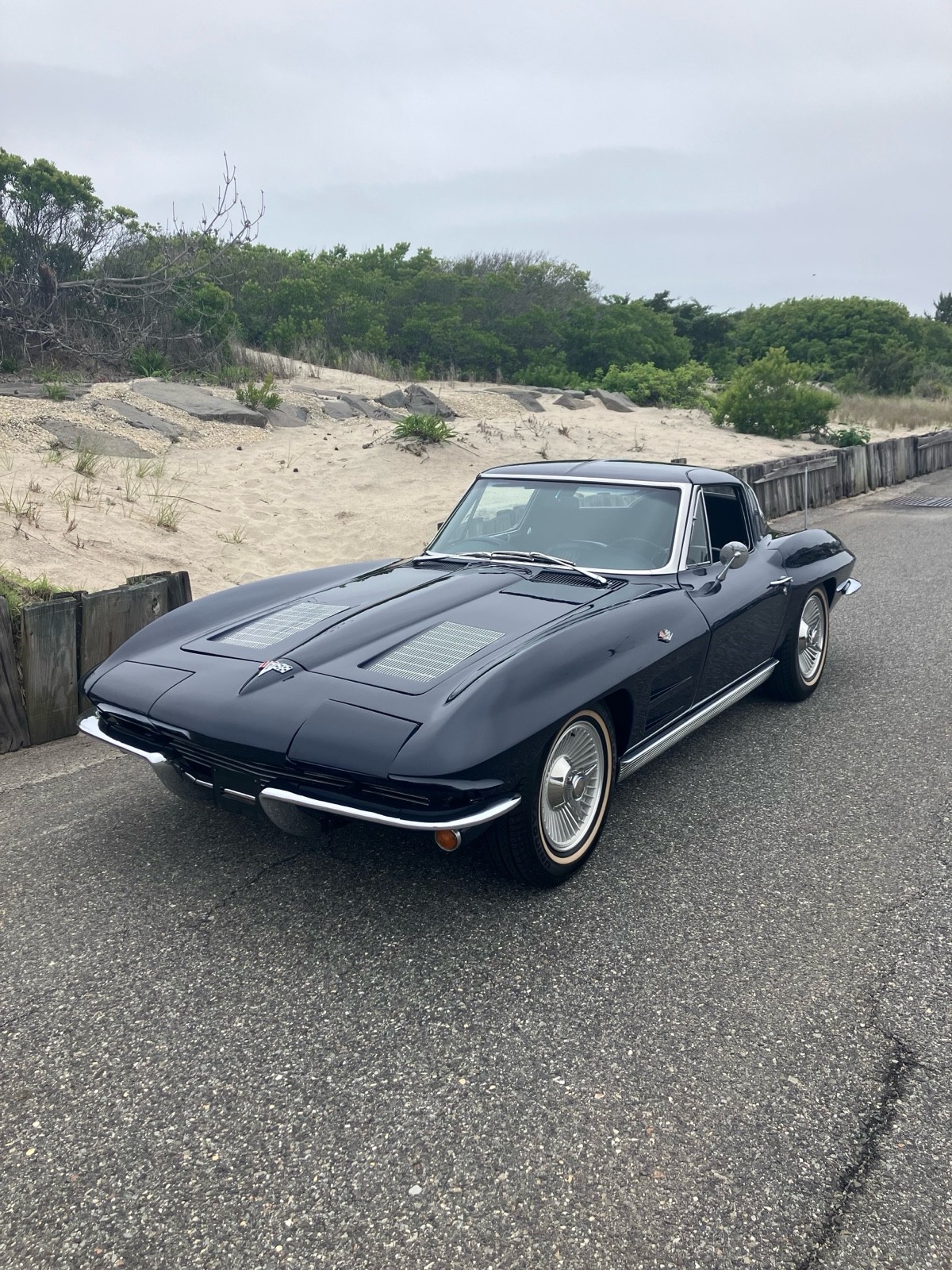 Chevrolet-Corvette-1963-Coupe-2
