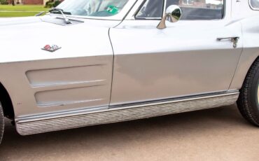 Chevrolet-Corvette-1963-Coupe-2