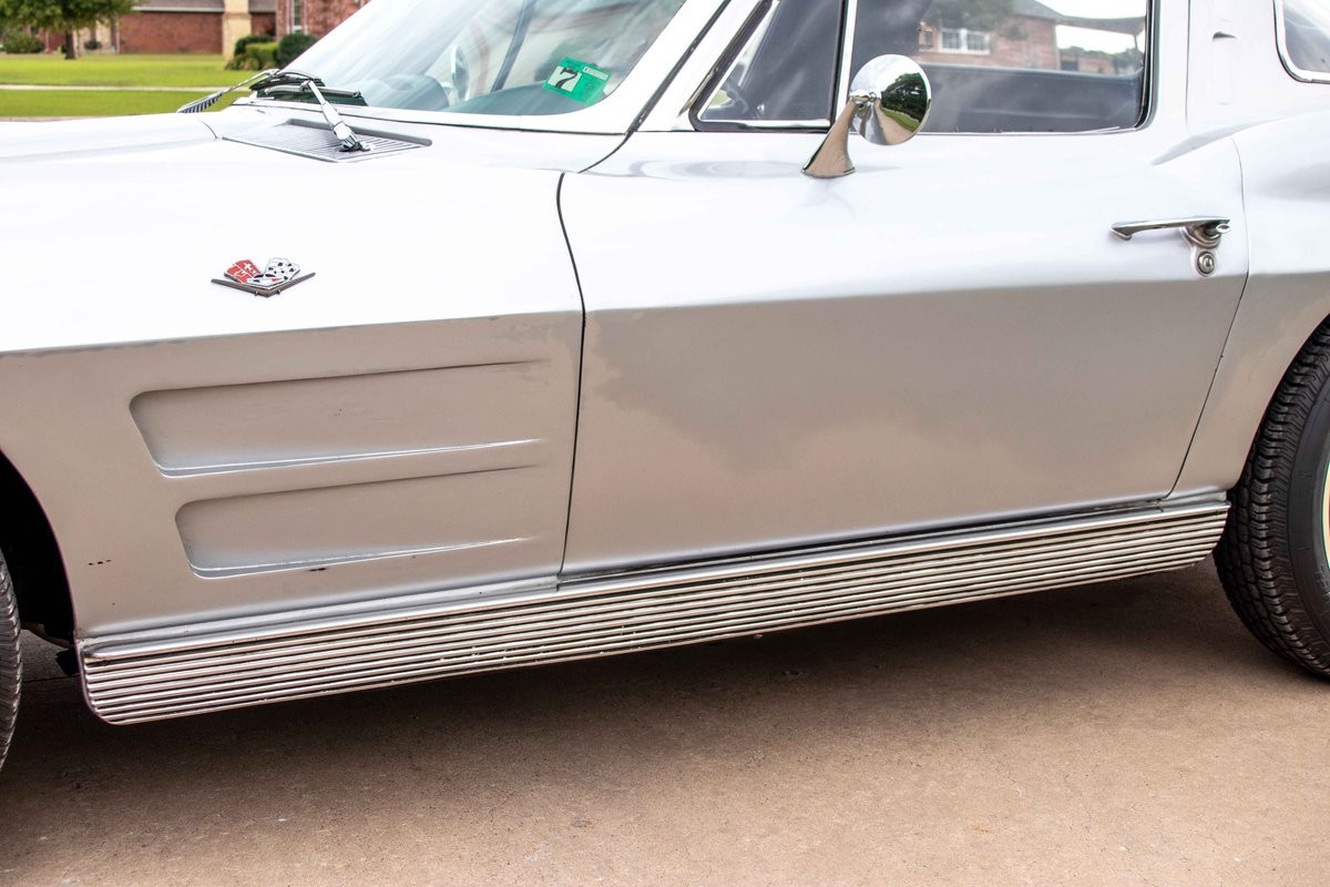 Chevrolet-Corvette-1963-Coupe-2