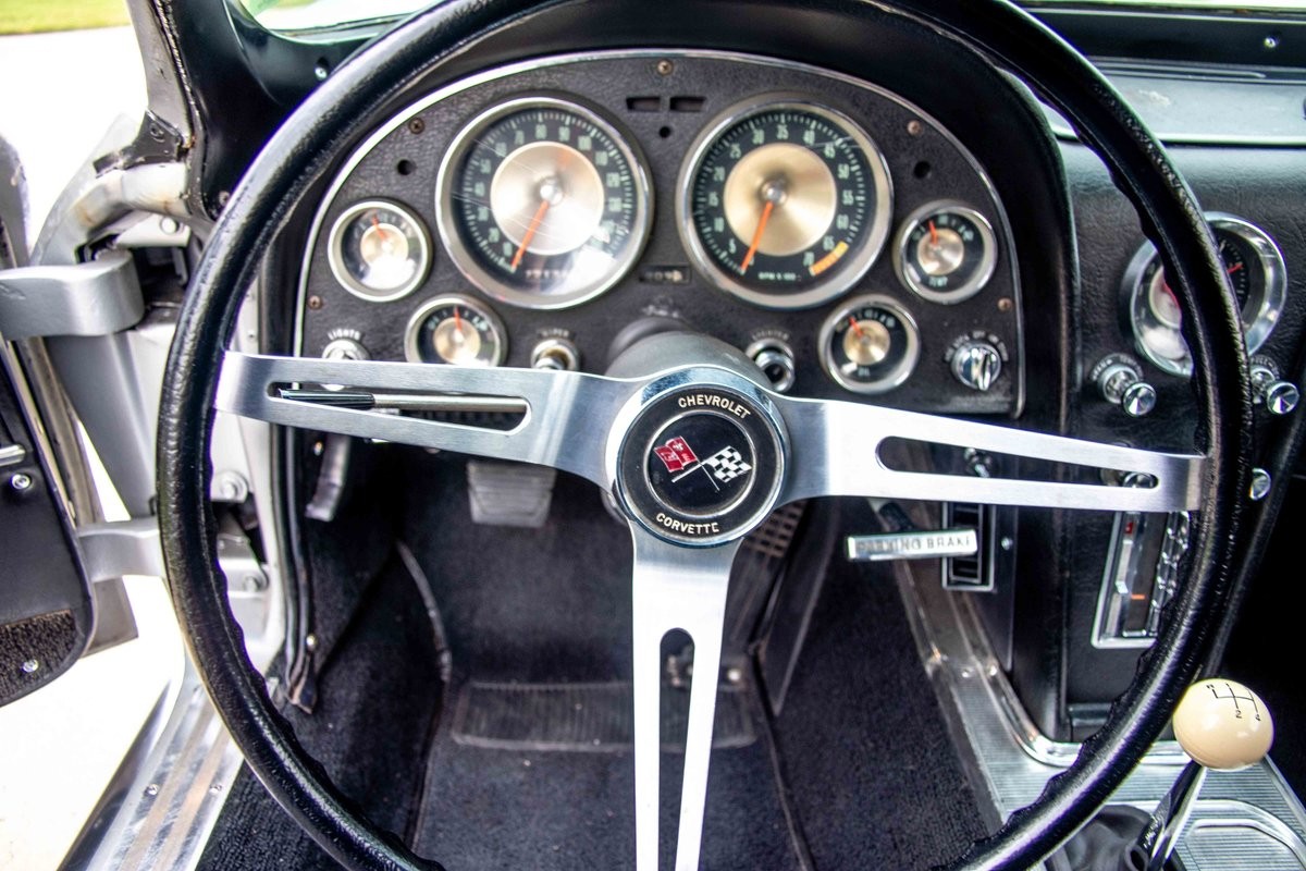Chevrolet-Corvette-1963-Coupe-22