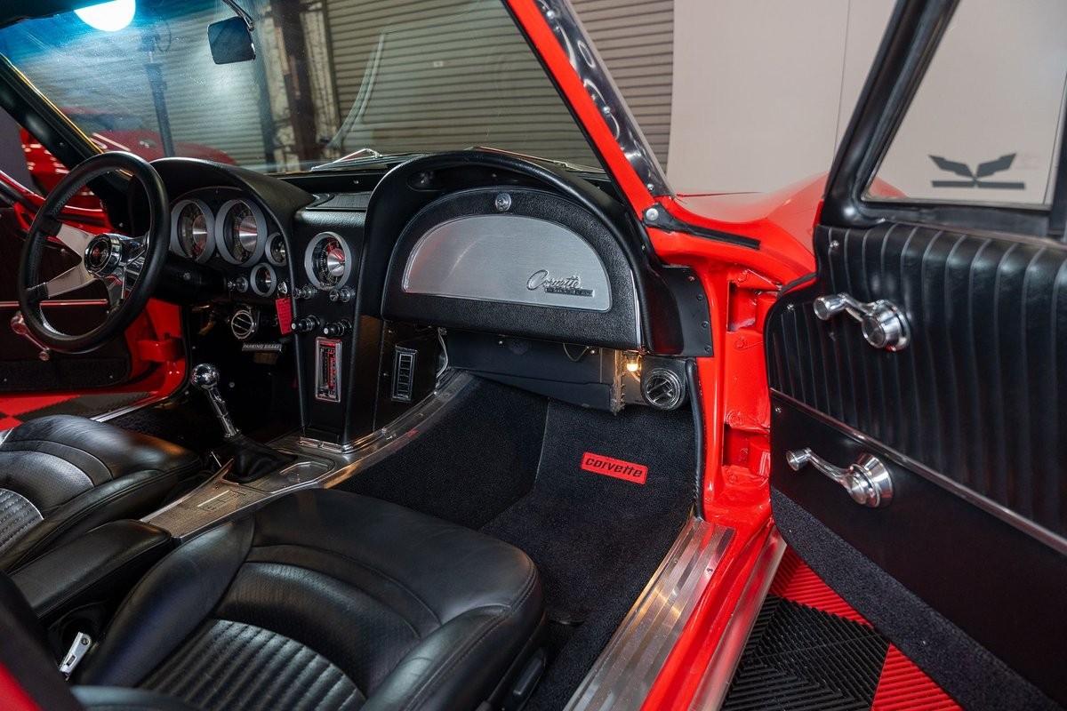 Chevrolet-Corvette-1963-Coupe-23