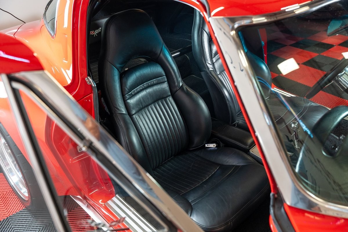 Chevrolet-Corvette-1963-Coupe-25