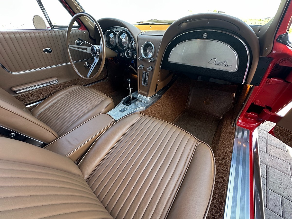 Chevrolet-Corvette-1963-Coupe-26