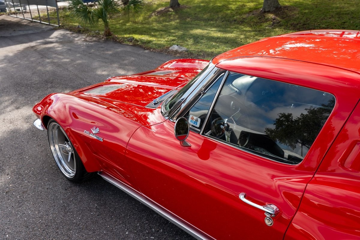 Chevrolet-Corvette-1963-Coupe-3