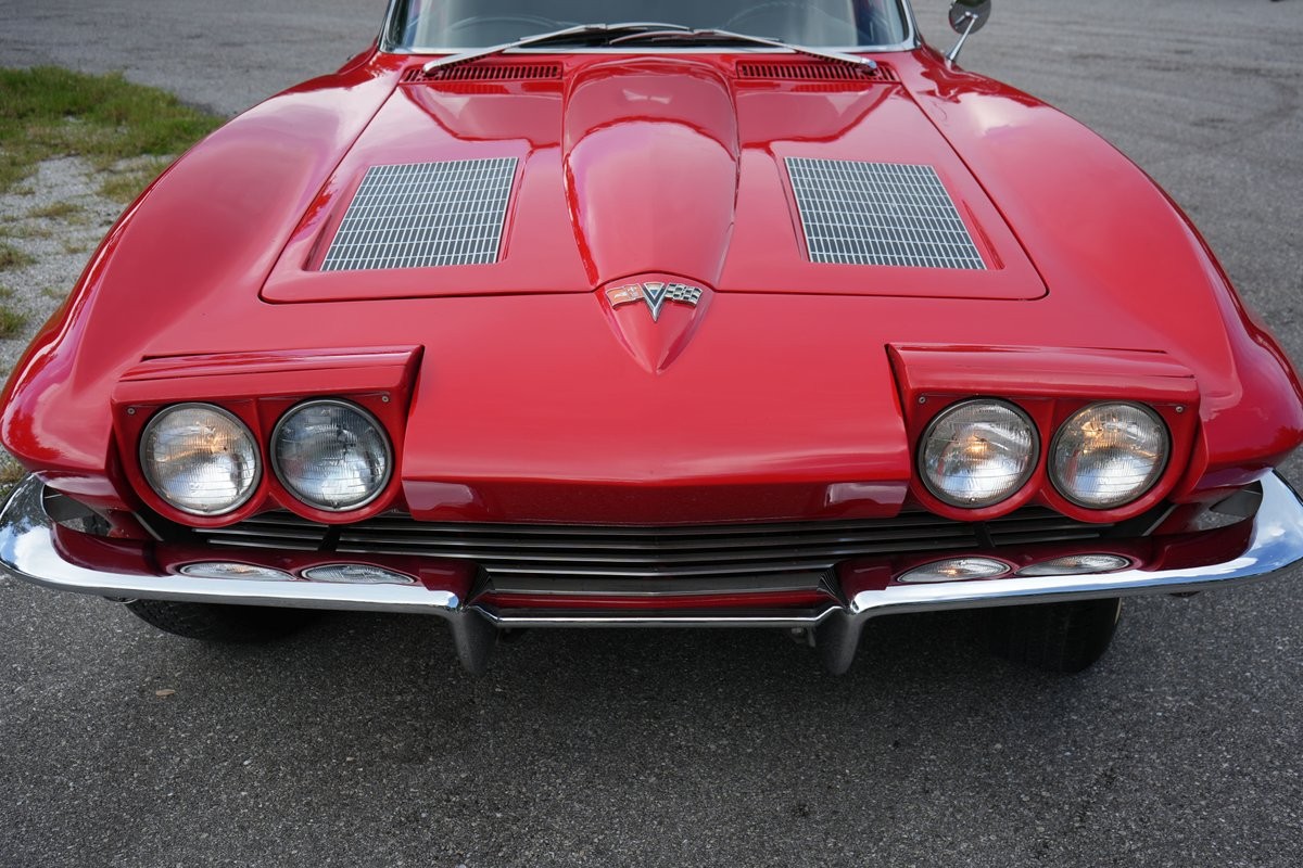 Chevrolet-Corvette-1963-Coupe-3
