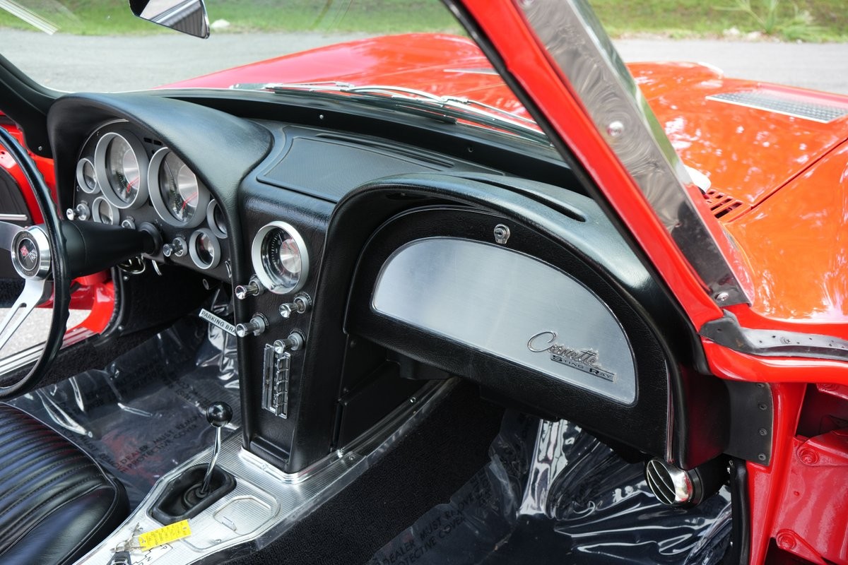 Chevrolet-Corvette-1963-Coupe-30