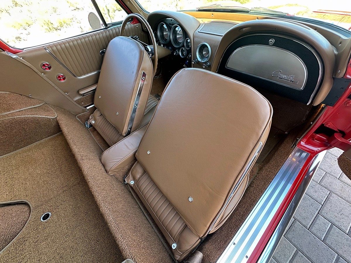 Chevrolet-Corvette-1963-Coupe-30