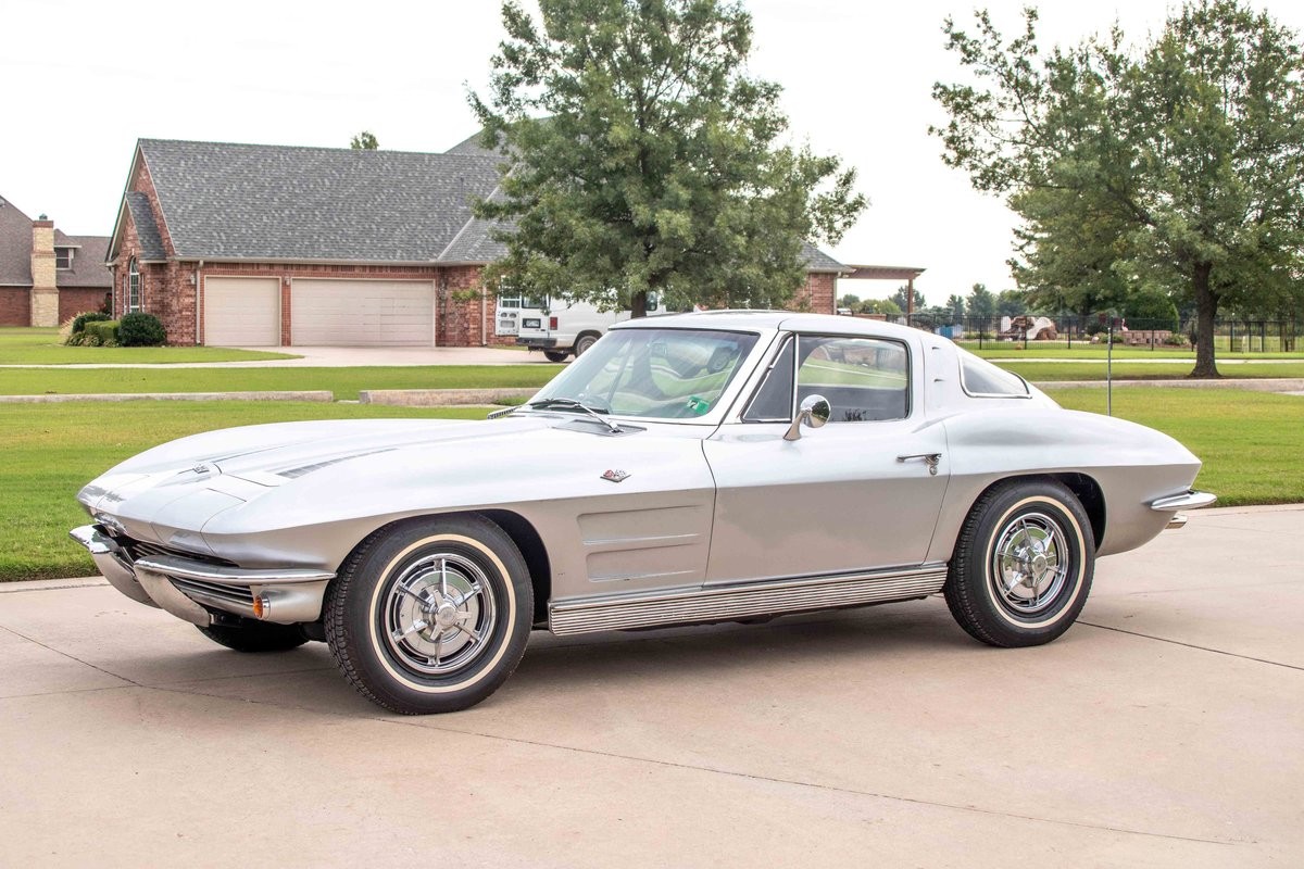 Chevrolet-Corvette-1963-Coupe