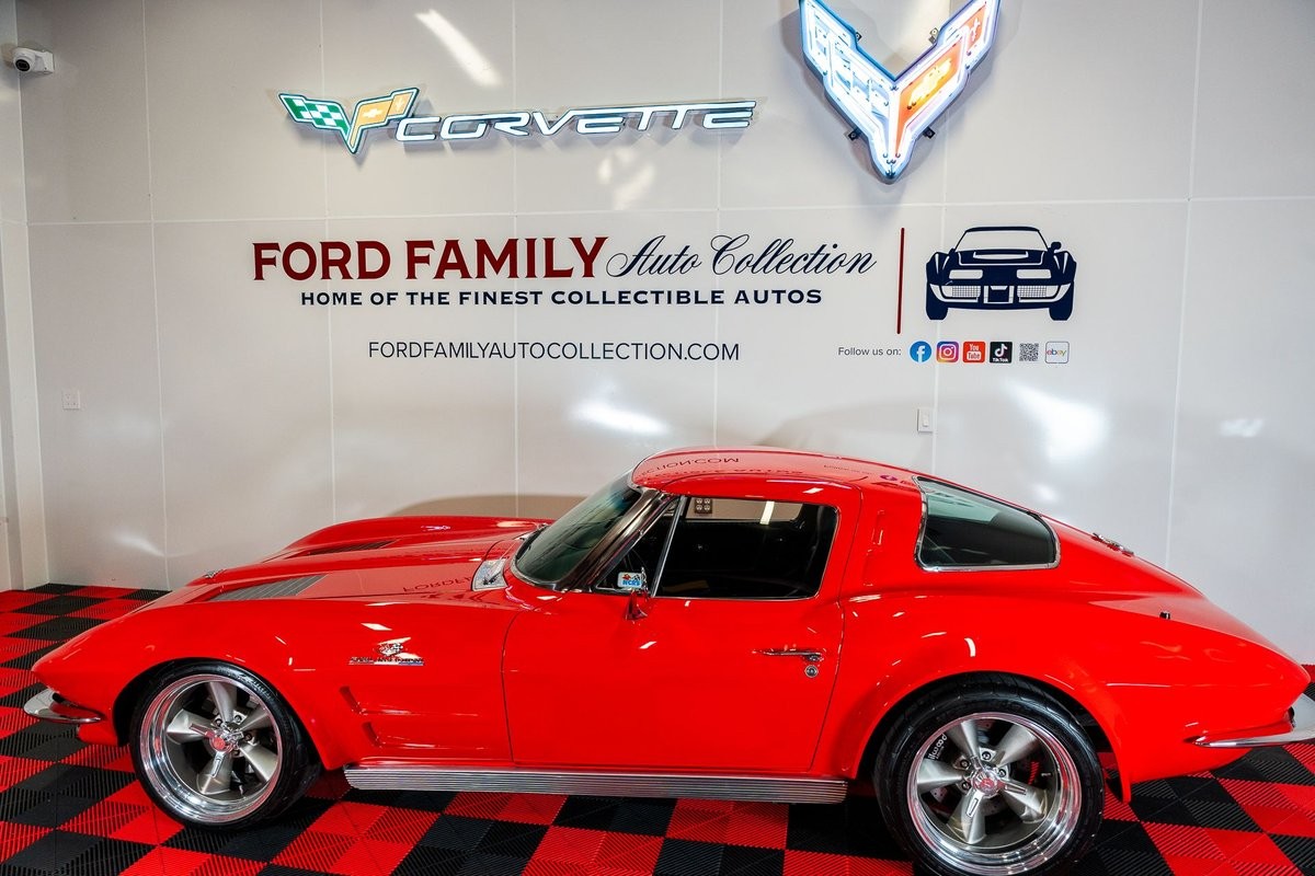 Chevrolet-Corvette-1963-Coupe