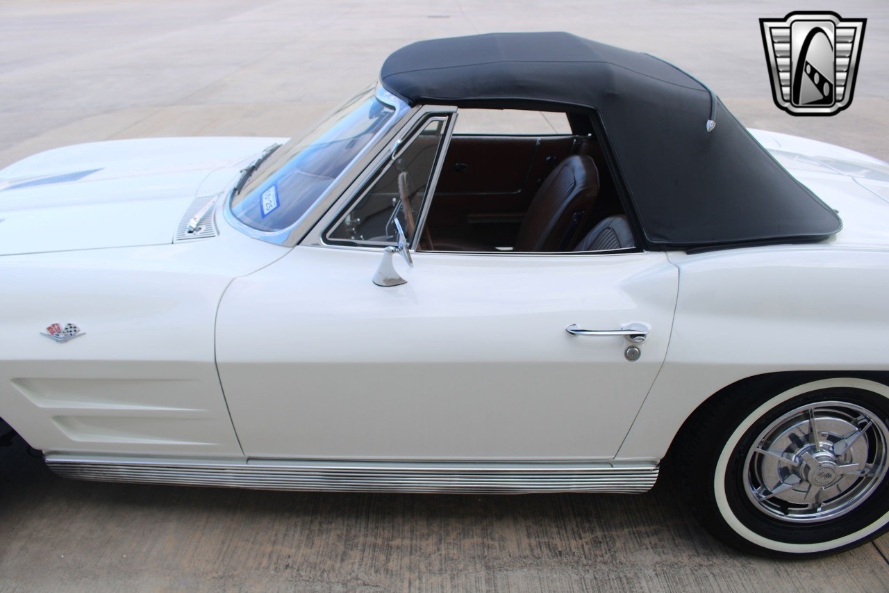 Chevrolet-Corvette-1963-convertible-11