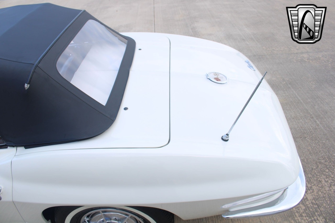 Chevrolet-Corvette-1963-convertible-12