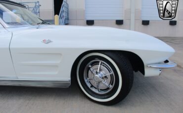 Chevrolet-Corvette-1963-convertible-14
