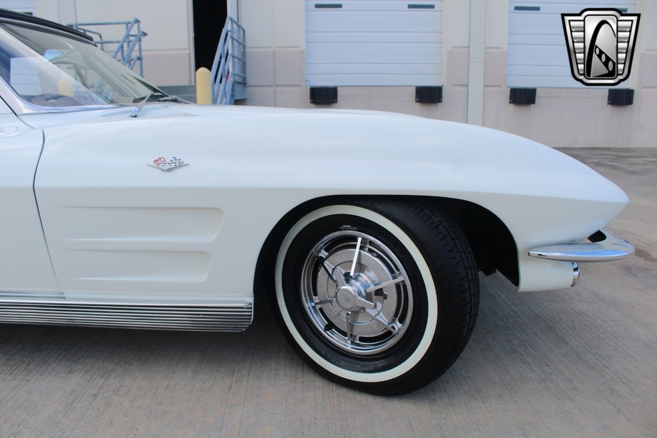Chevrolet-Corvette-1963-convertible-14