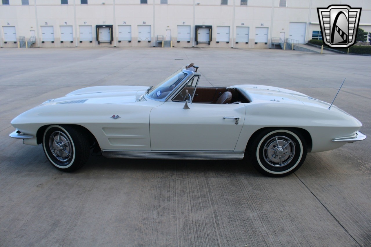 Chevrolet-Corvette-1963-convertible-30