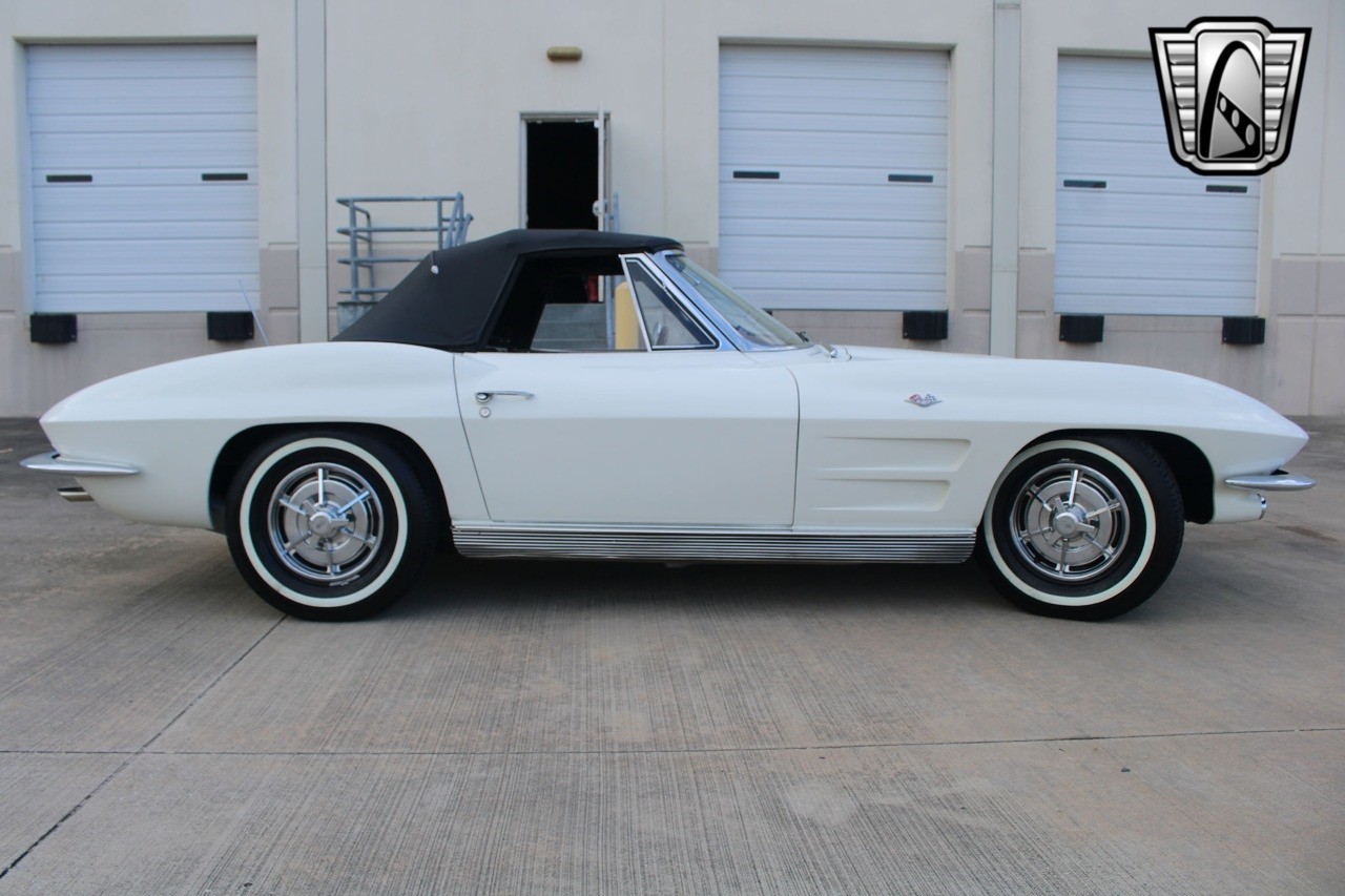 Chevrolet-Corvette-1963-convertible-8