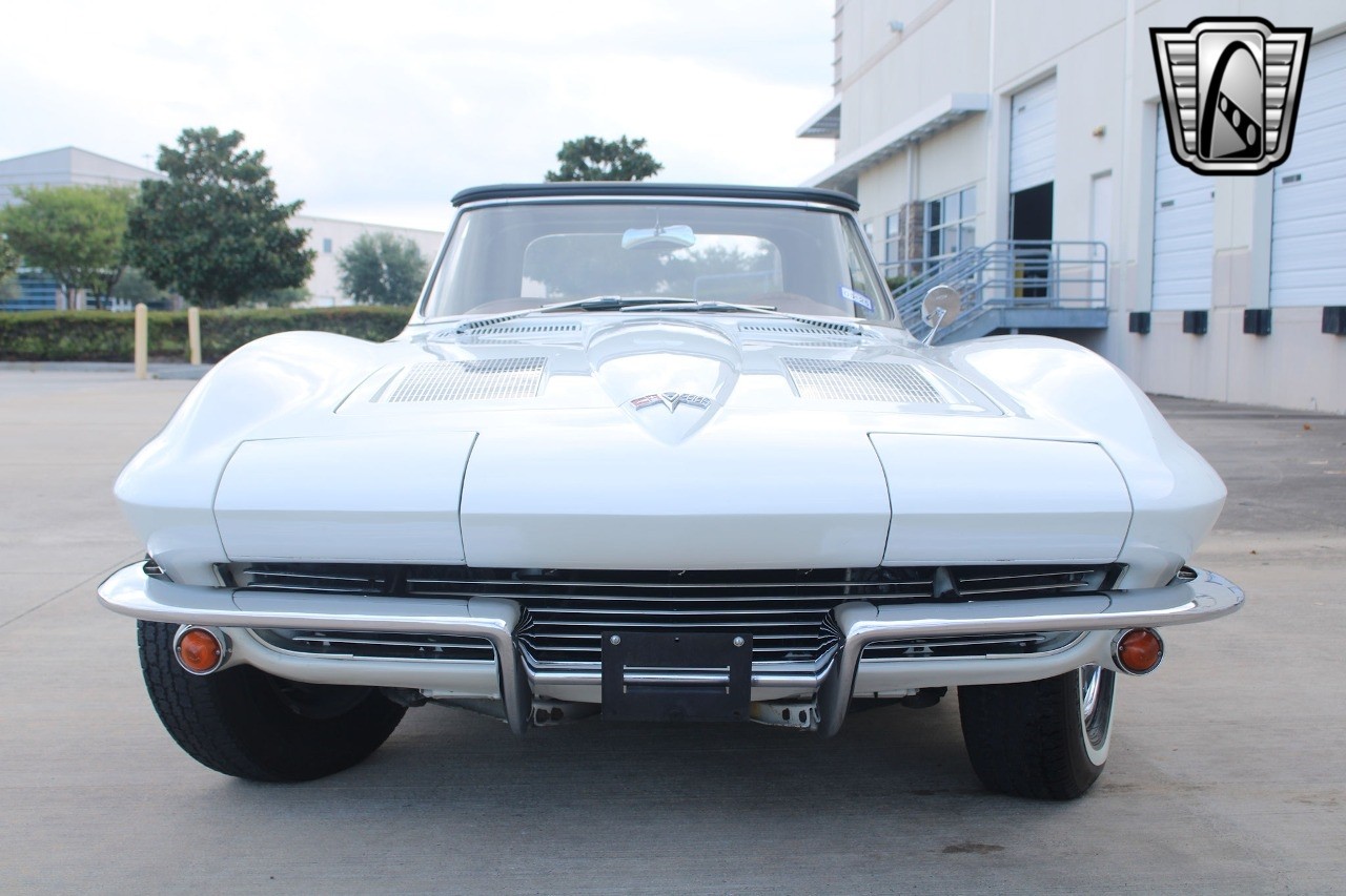 Chevrolet-Corvette-1963-convertible-9