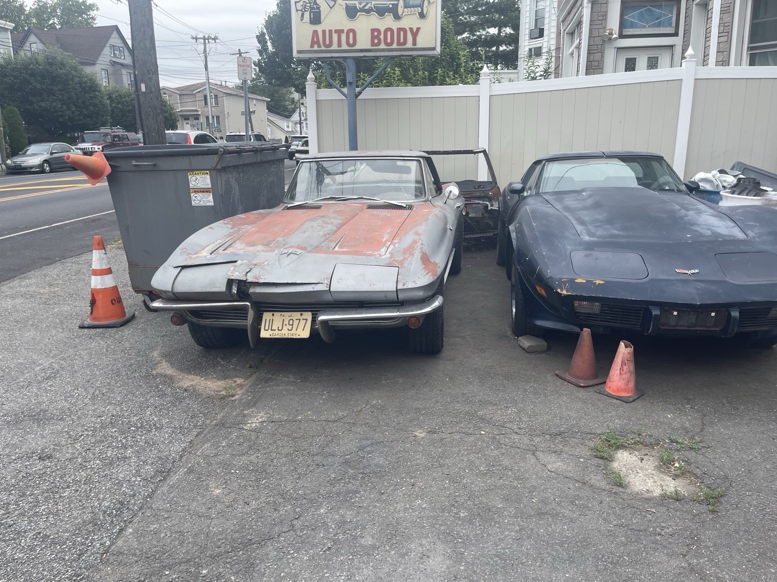 Chevrolet-Corvette-1964-Convertible-2