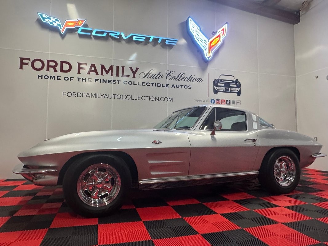 Chevrolet-Corvette-1964-Coupe-1