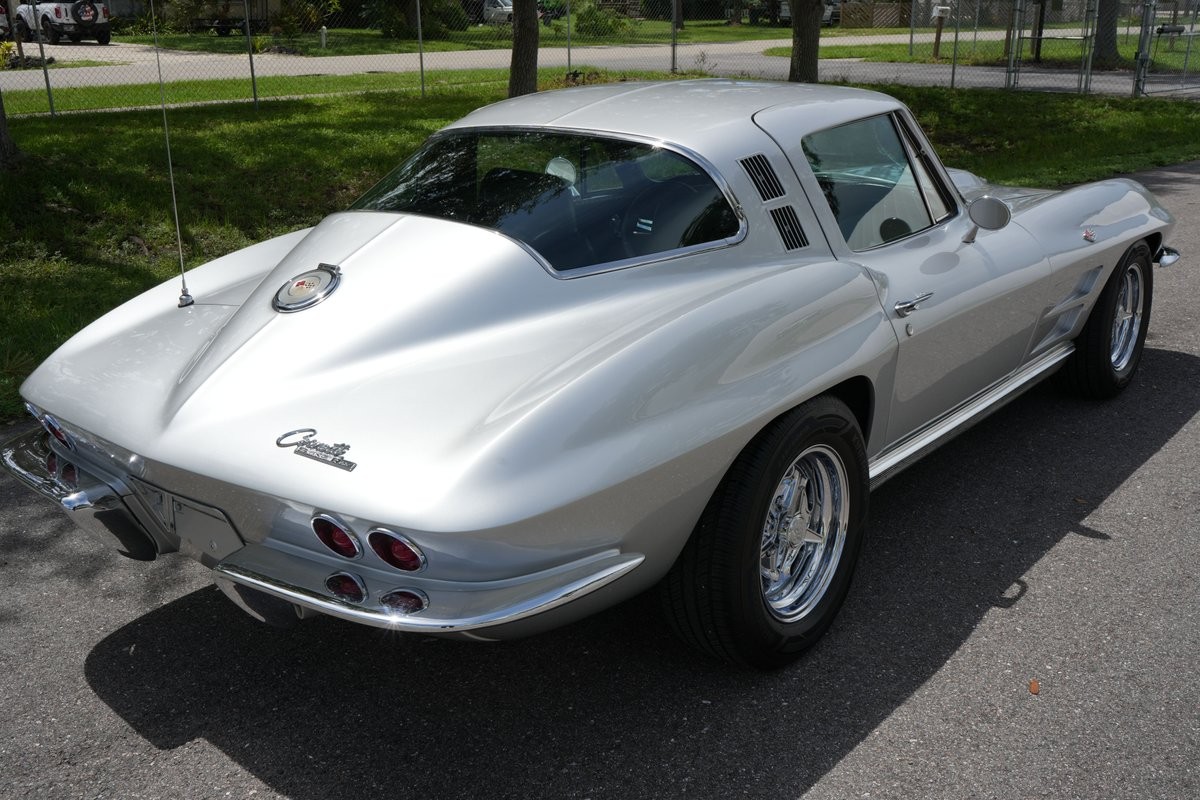 Chevrolet-Corvette-1964-Coupe-11