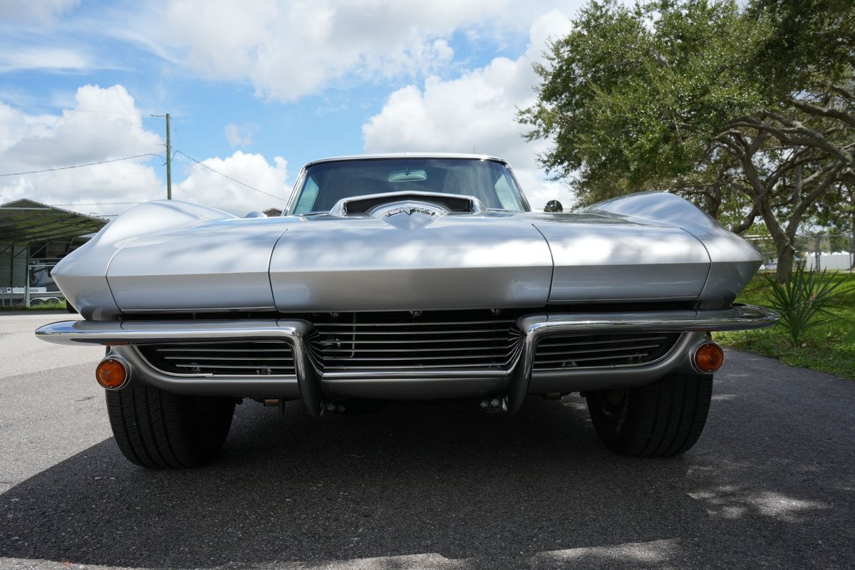 Chevrolet-Corvette-1964-Coupe-12