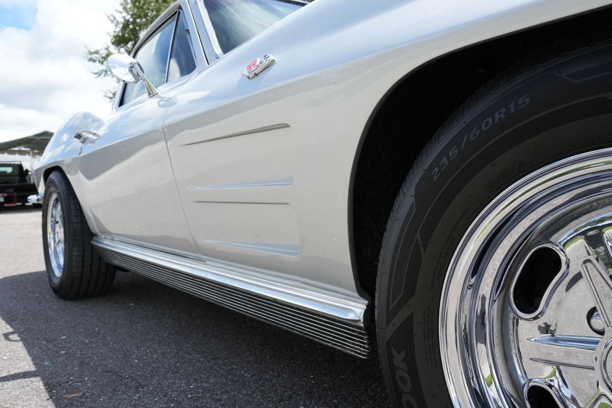 Chevrolet-Corvette-1964-Coupe-13