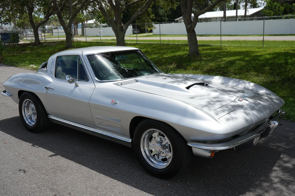 Chevrolet-Corvette-1964-Coupe-15