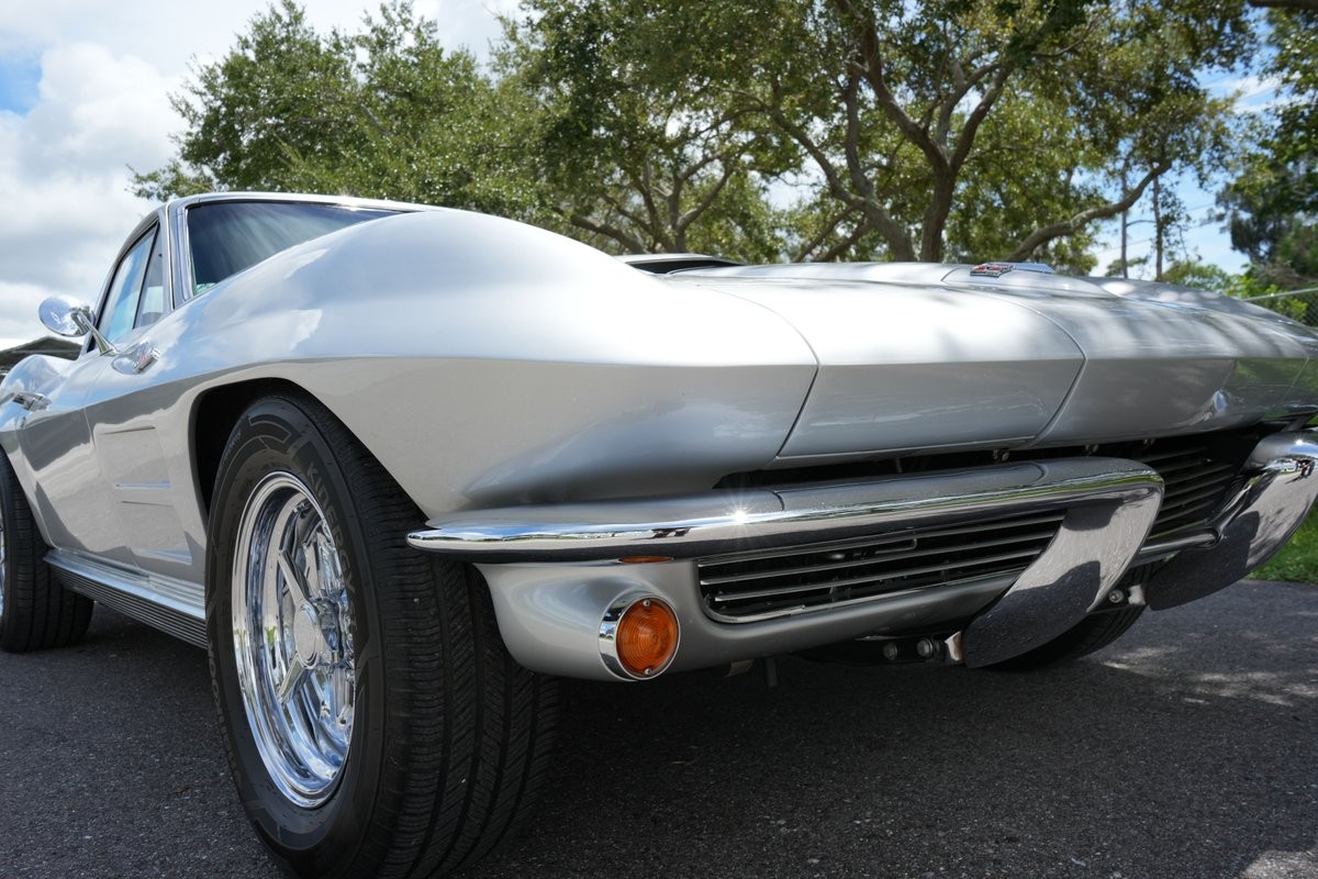 Chevrolet-Corvette-1964-Coupe-17