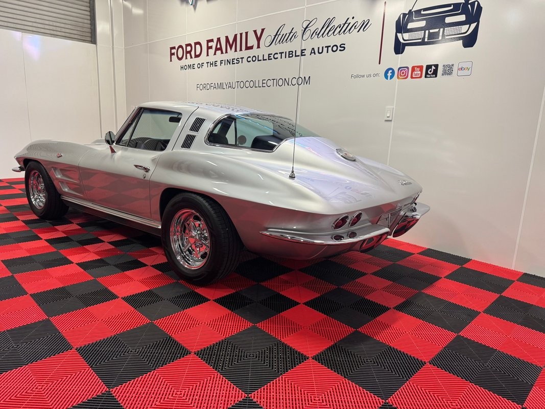 Chevrolet-Corvette-1964-Coupe-2