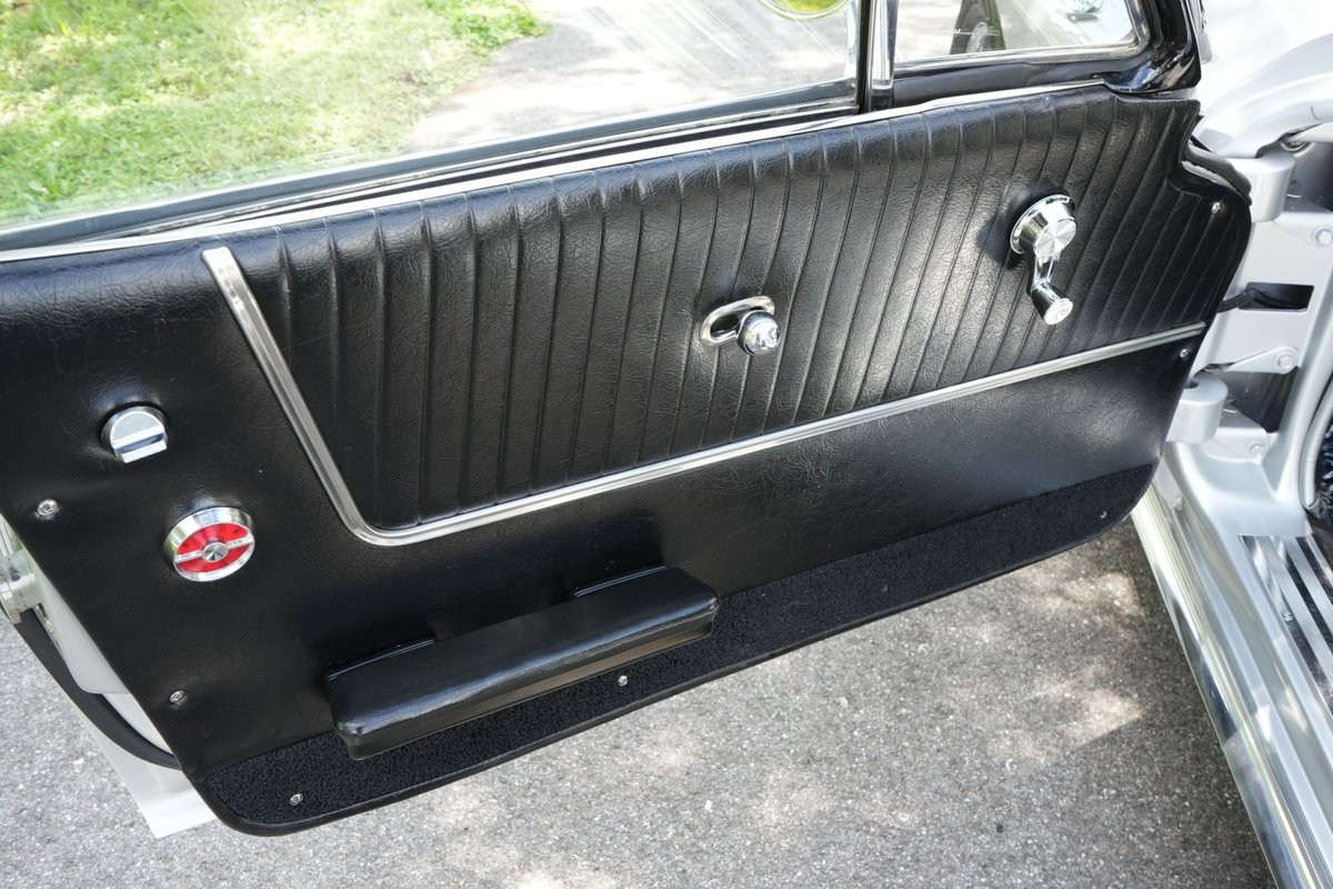 Chevrolet-Corvette-1964-Coupe-23