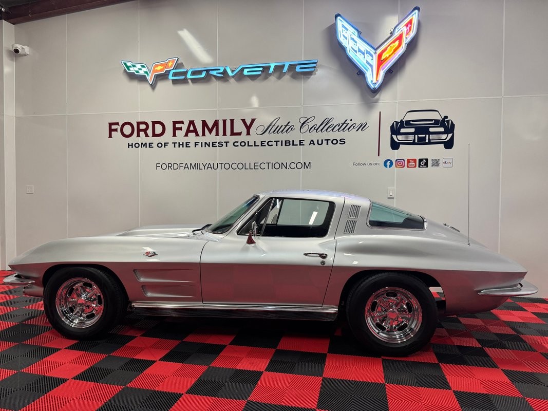 Chevrolet-Corvette-1964-Coupe