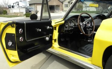 Chevrolet-Corvette-1964-Daytona-Yellow-Black-18