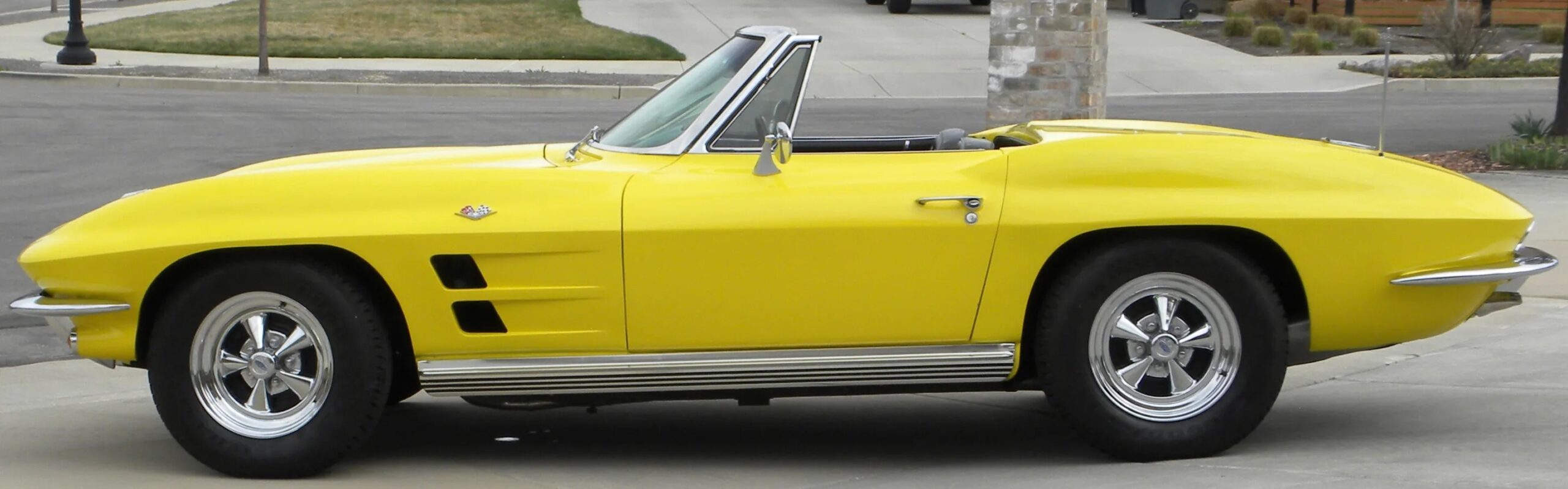 Chevrolet-Corvette-1964-Daytona-Yellow-Black-19
