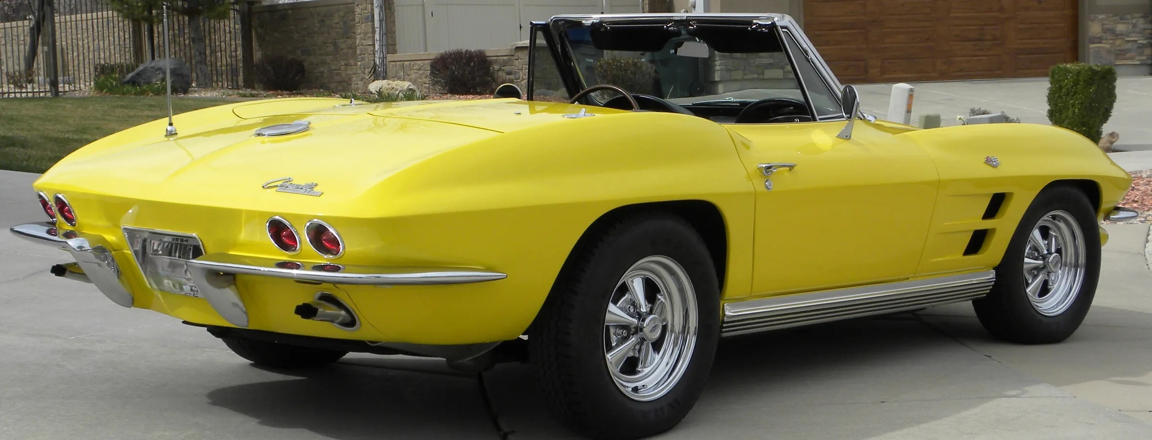 Chevrolet-Corvette-1964-Daytona-Yellow-Black-4