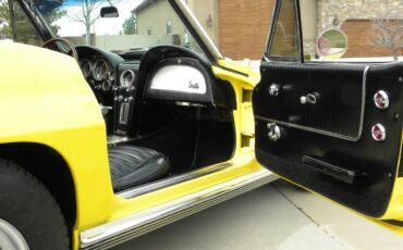 Chevrolet-Corvette-1964-Daytona-Yellow-Black-9