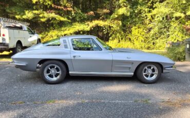 Chevrolet-Corvette-1964-Silver-Black-2
