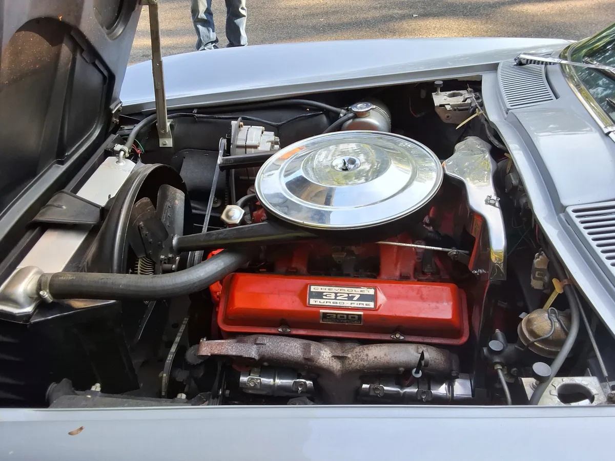 Chevrolet-Corvette-1964-Silver-Black-5