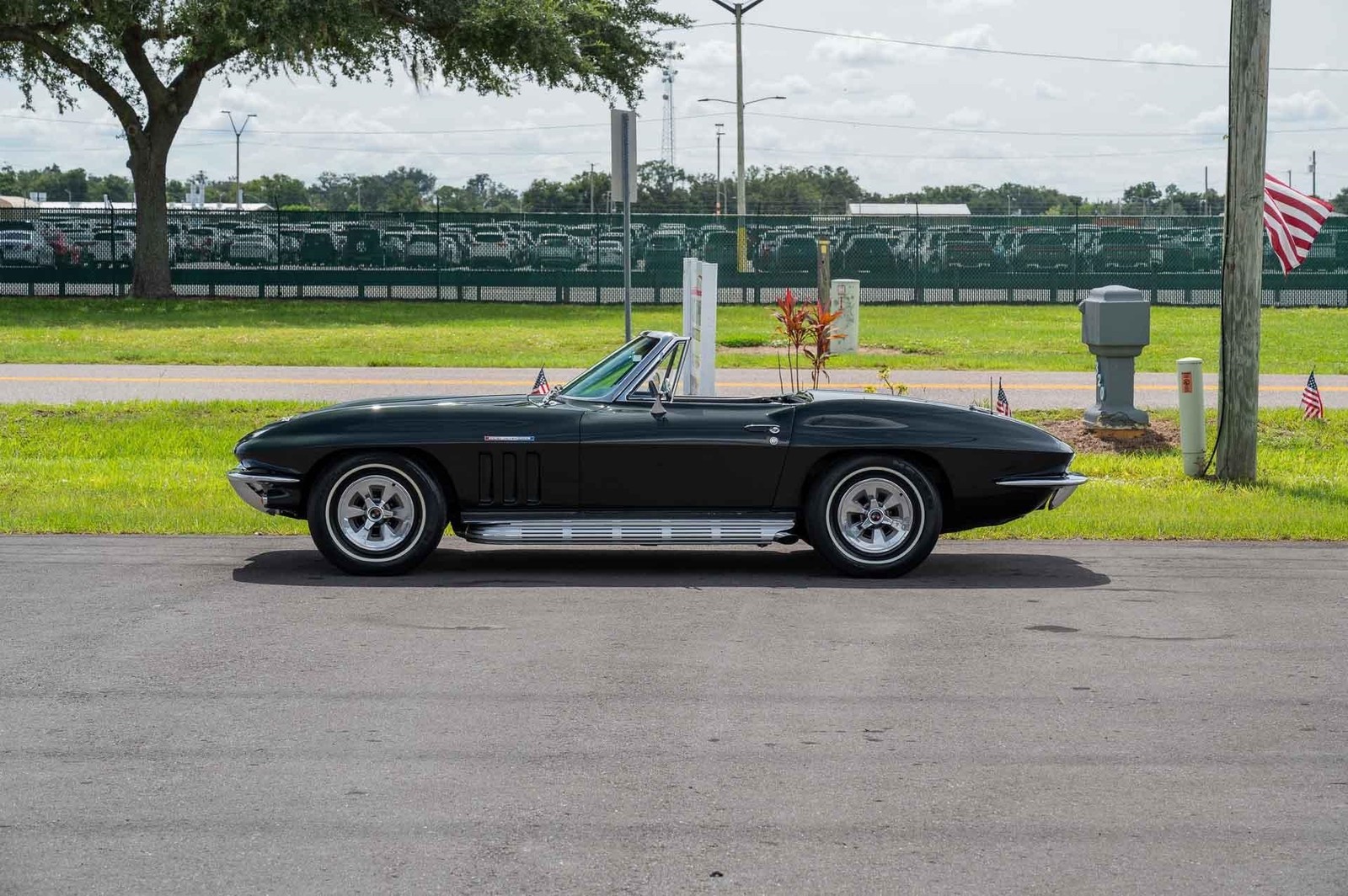 Chevrolet-Corvette-1965-2-Door-1