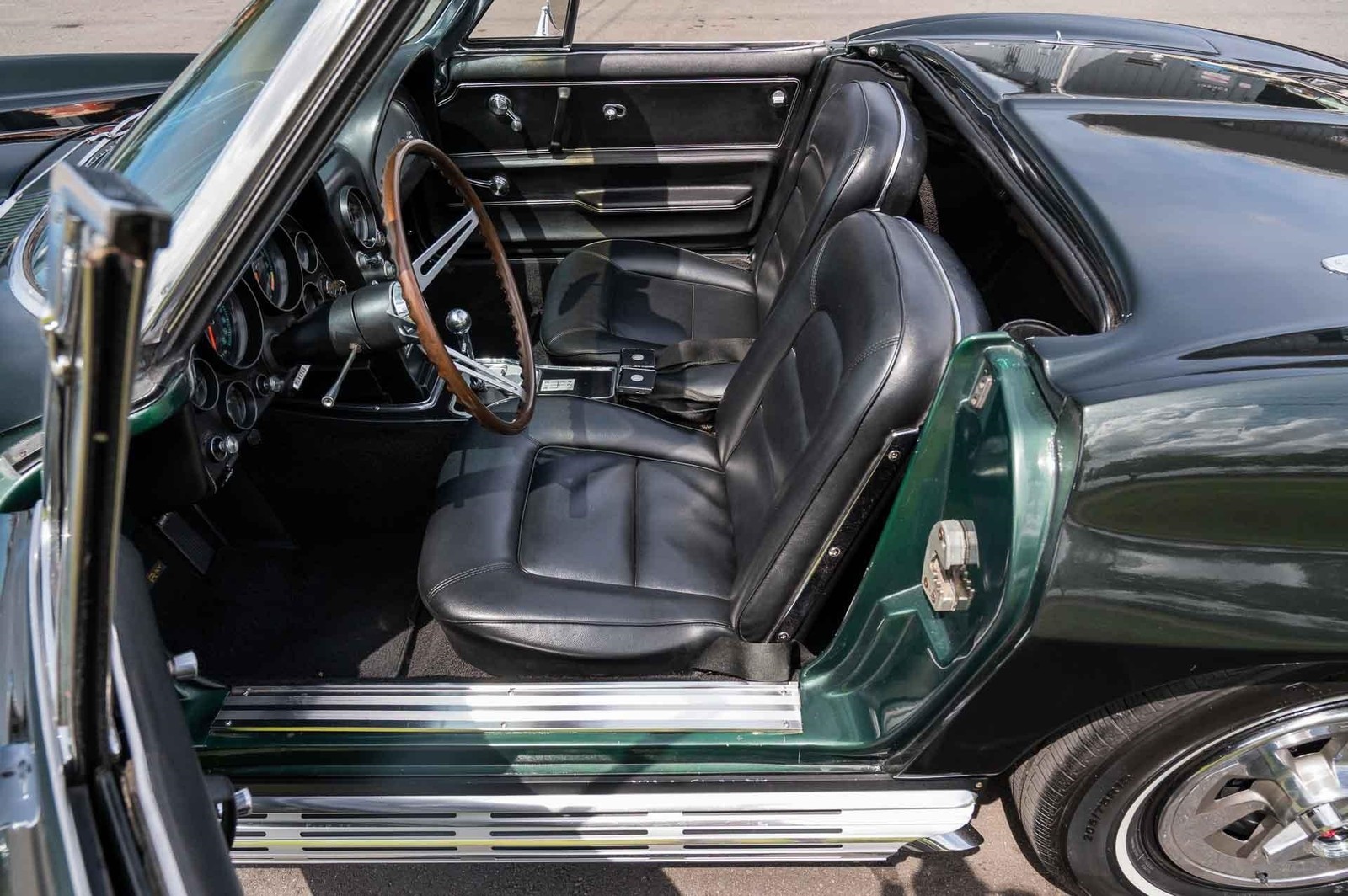 Chevrolet-Corvette-1965-2-Door-10