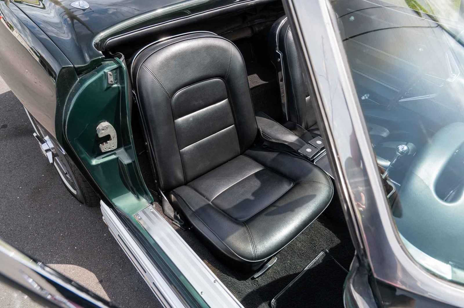 Chevrolet-Corvette-1965-2-Door-12