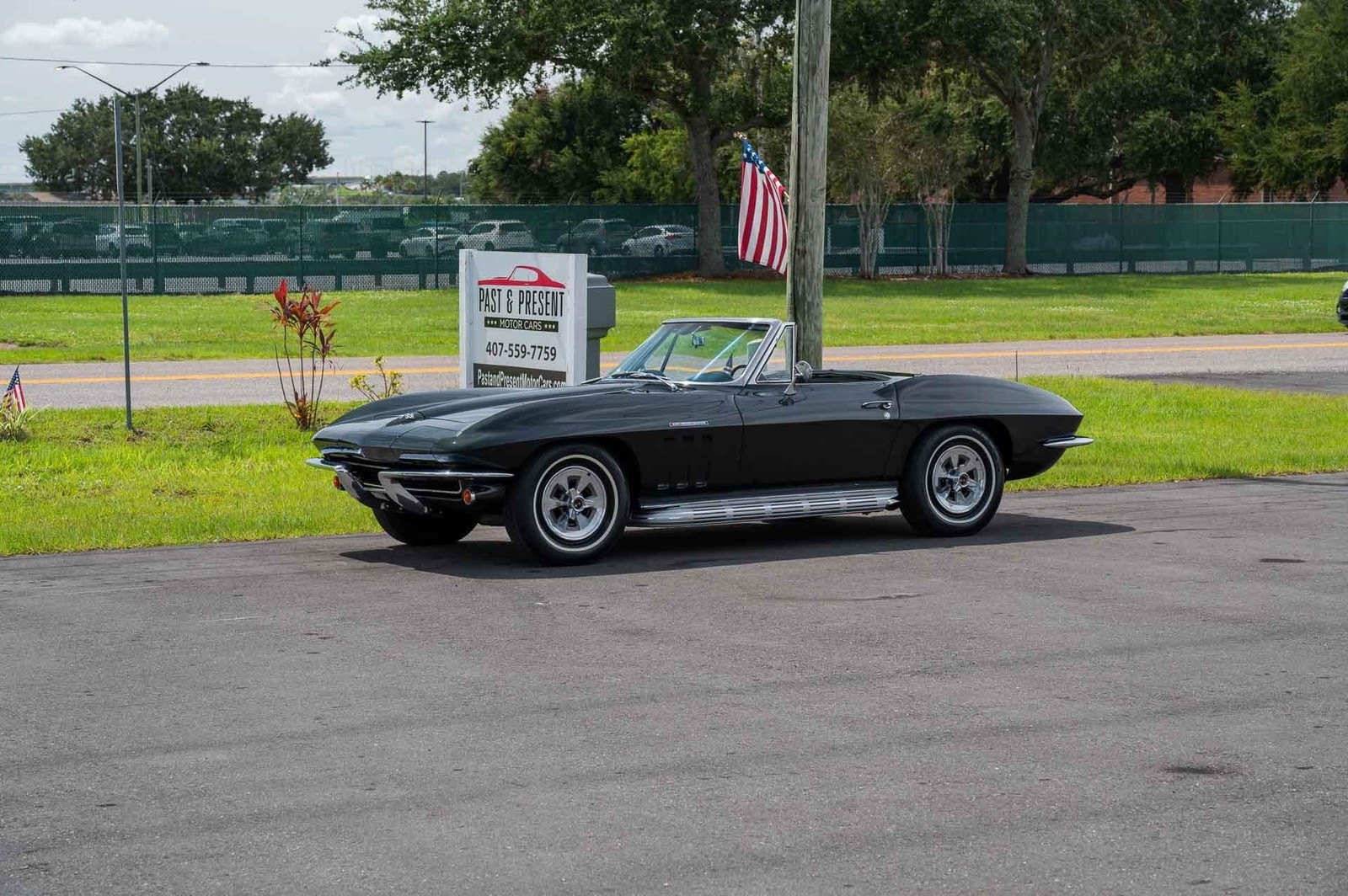 Chevrolet-Corvette-1965-2-Door-17