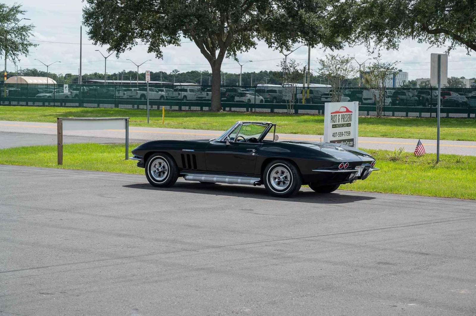 Chevrolet-Corvette-1965-2-Door-18