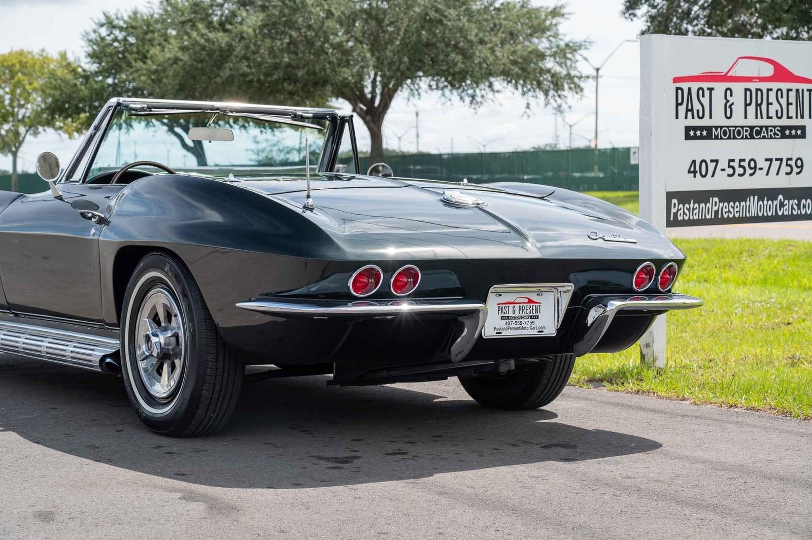 Chevrolet-Corvette-1965-2-Door-20