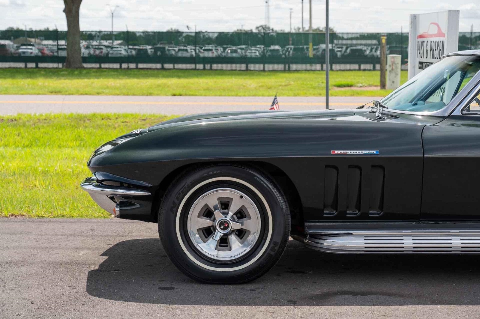 Chevrolet-Corvette-1965-2-Door-23