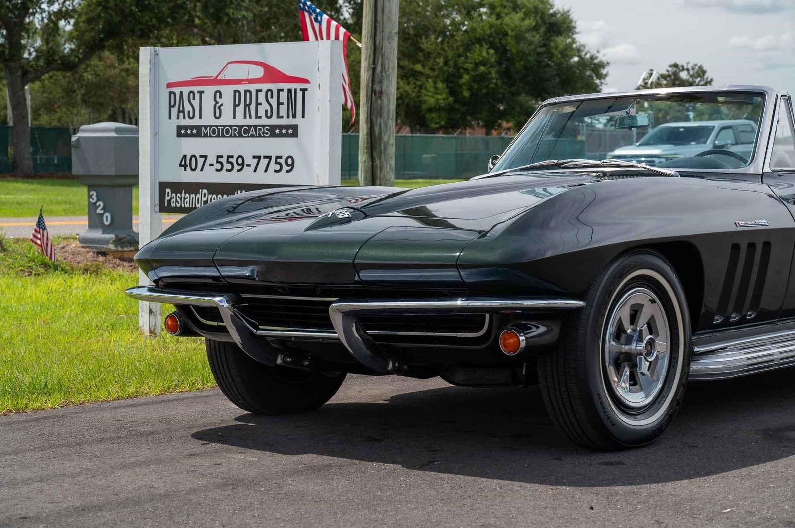 Chevrolet-Corvette-1965-2-Door-25