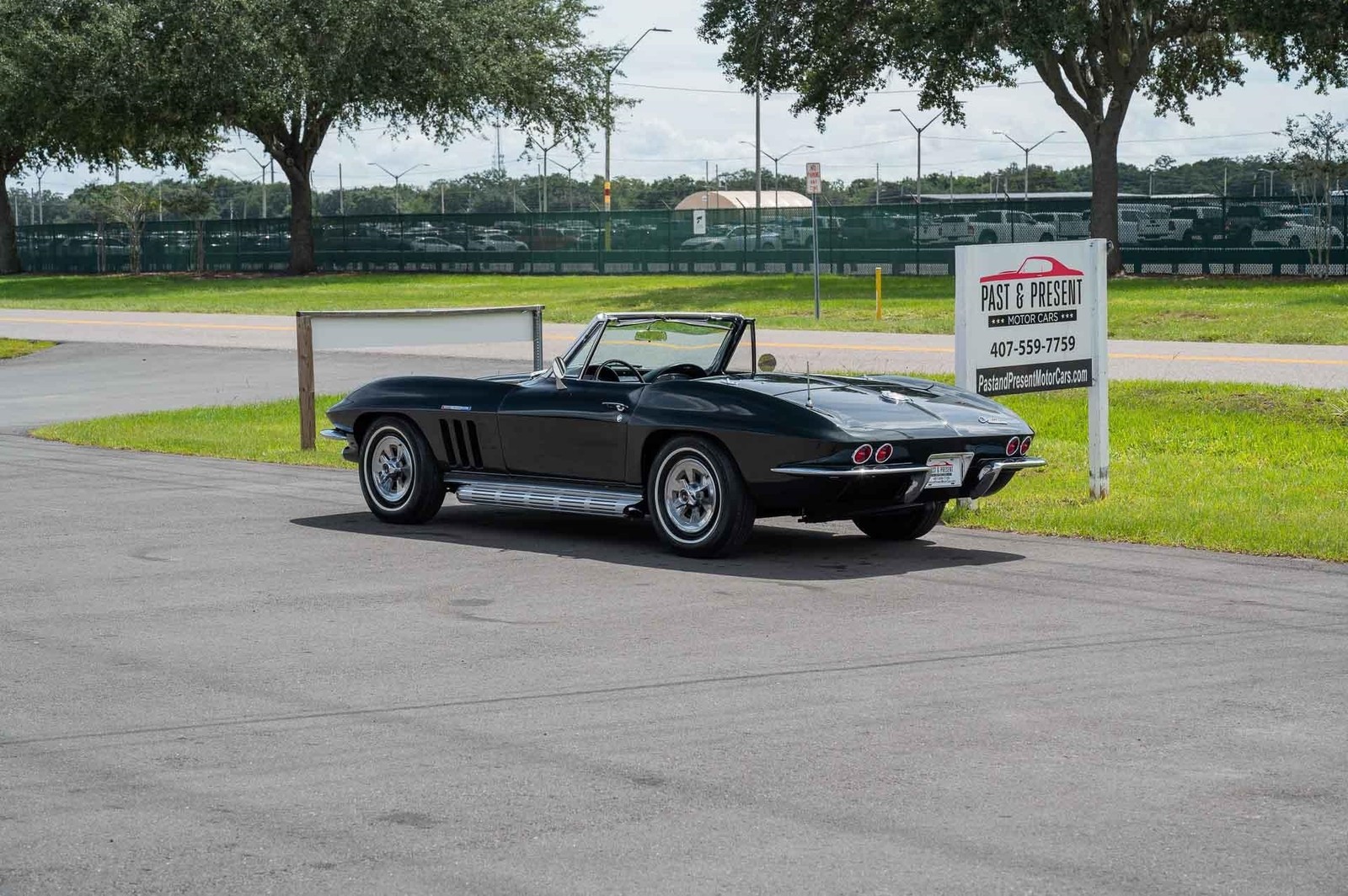 Chevrolet-Corvette-1965-2-Door-3