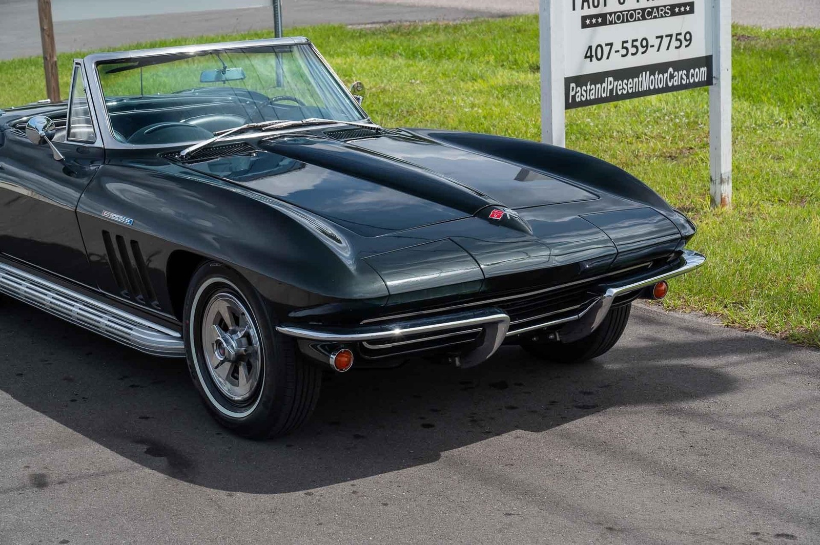 Chevrolet-Corvette-1965-2-Door-32